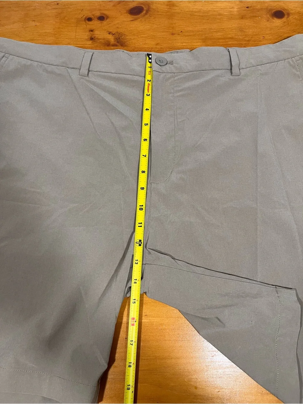 Vineyard Vines Men's Shorts in Light Taupe